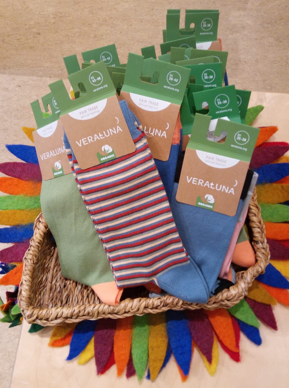 Neu: Farbenfrohe und Faire Socken