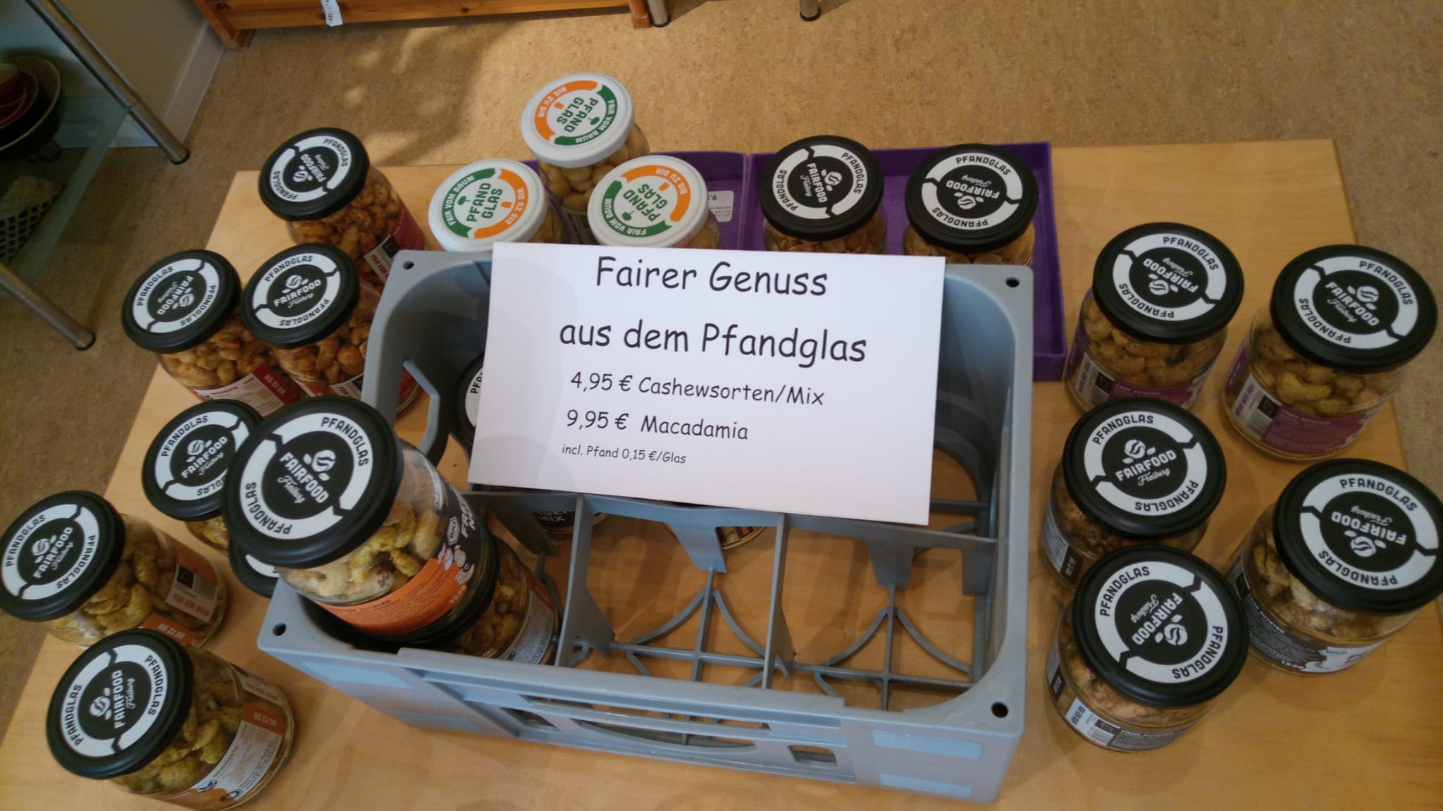 Nüsse im Pfandglas
